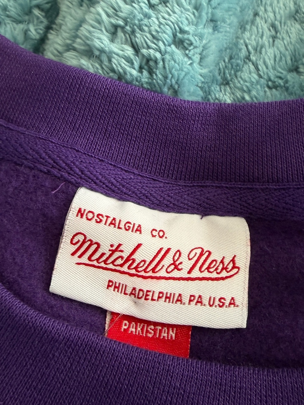 Mitchell & Ness Toronto Raptors Vintage Crewneck Medium Sweatshirt - Picture 3 of 4